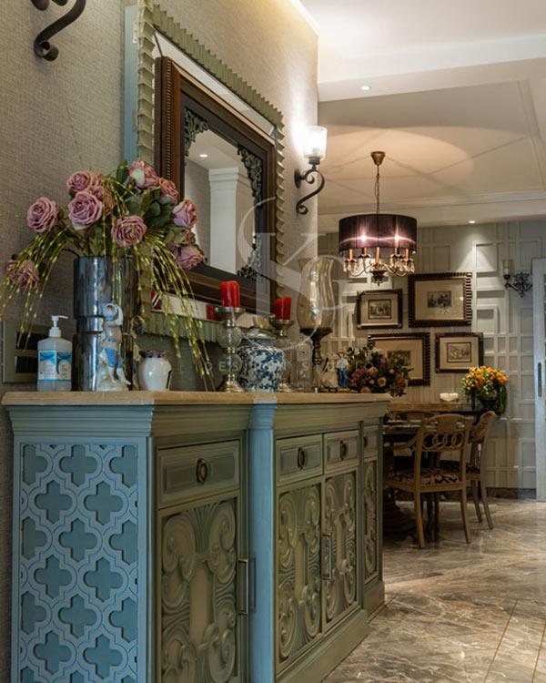 decorated-sideboard-&-mirror