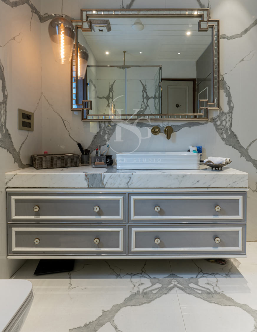 modern-bathroom-interior-design-with-marble-accents